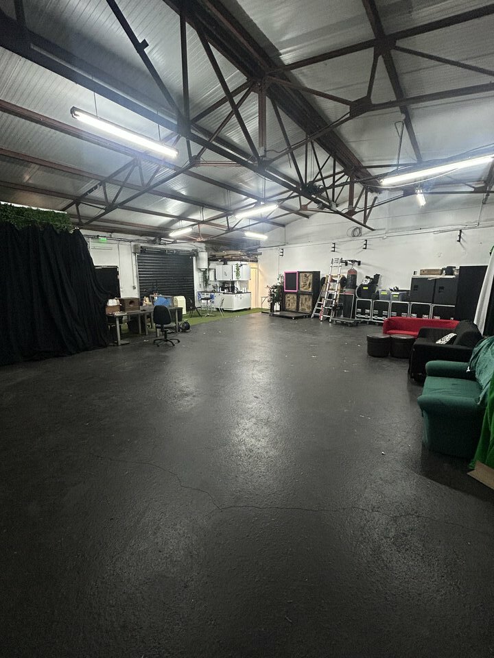 À VENDRE  LOCAL D&rsquo;ACTIVITÉ DE 210 m²  OULLINS (69600)