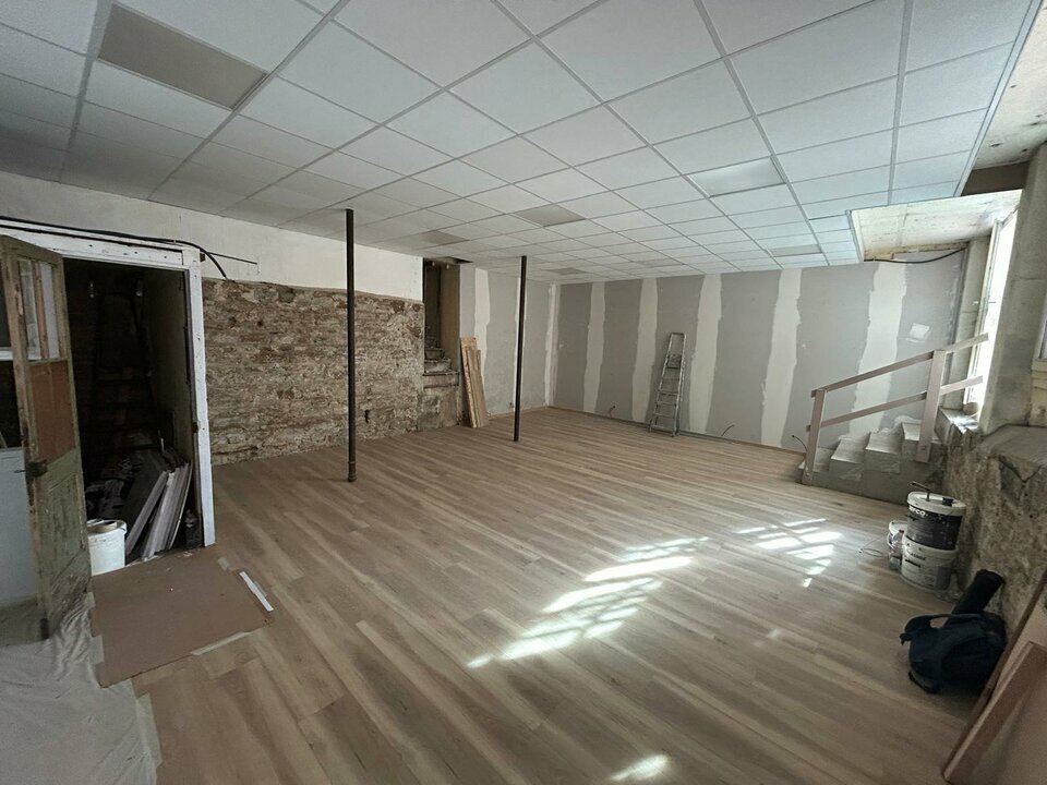 Local commercial de 57 m² à la Croix-Rousse, disponible dès maintenant.